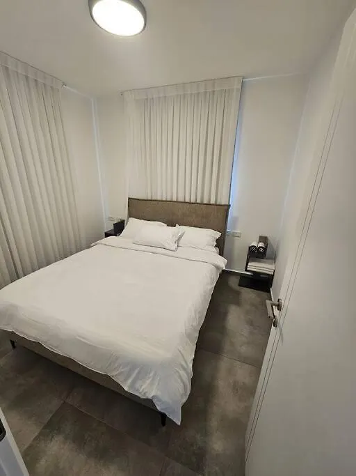Refael Apartment 엘라트